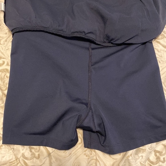 Athletica Crest skort size 6 color black with pockets it has shorts underneath - Picture 7 of 12